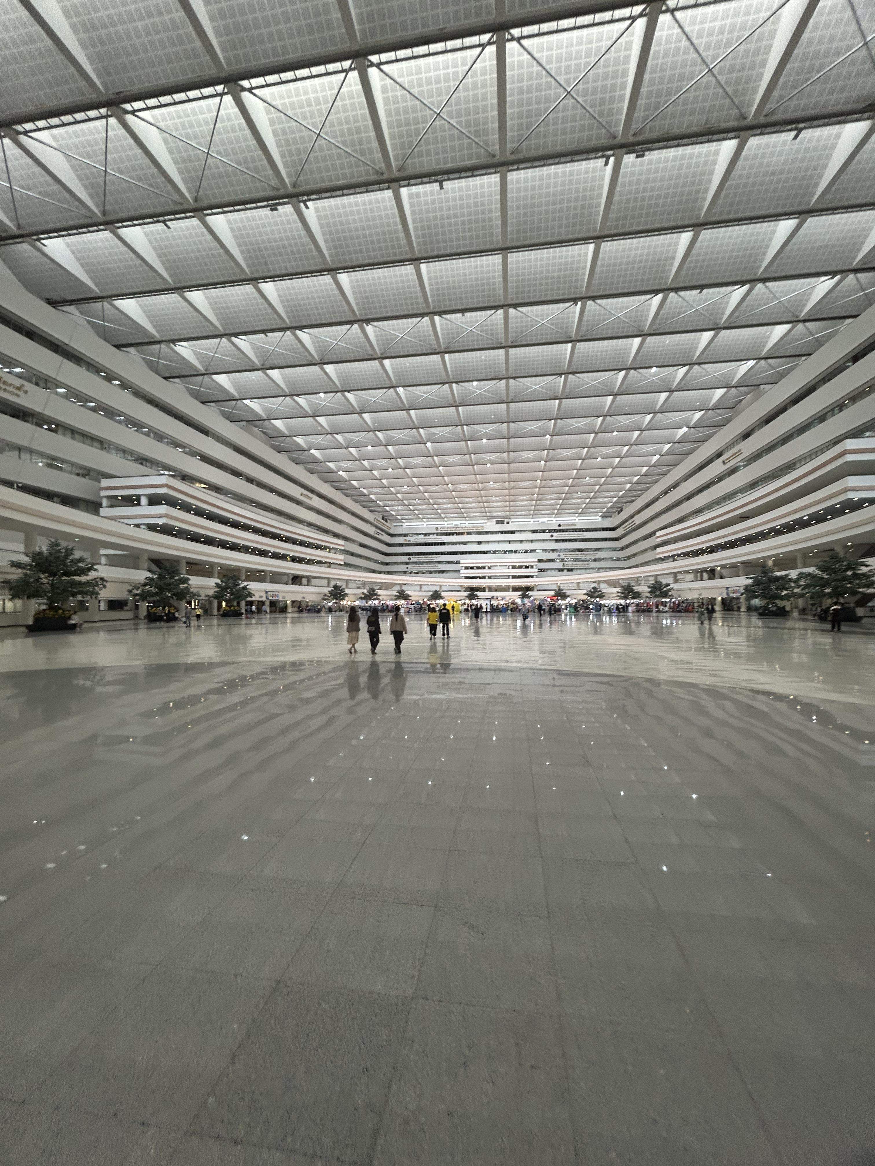 ພາຍໃນອາຄານ B ສູນລາດສະການແຈ້ງວັດທະນະ