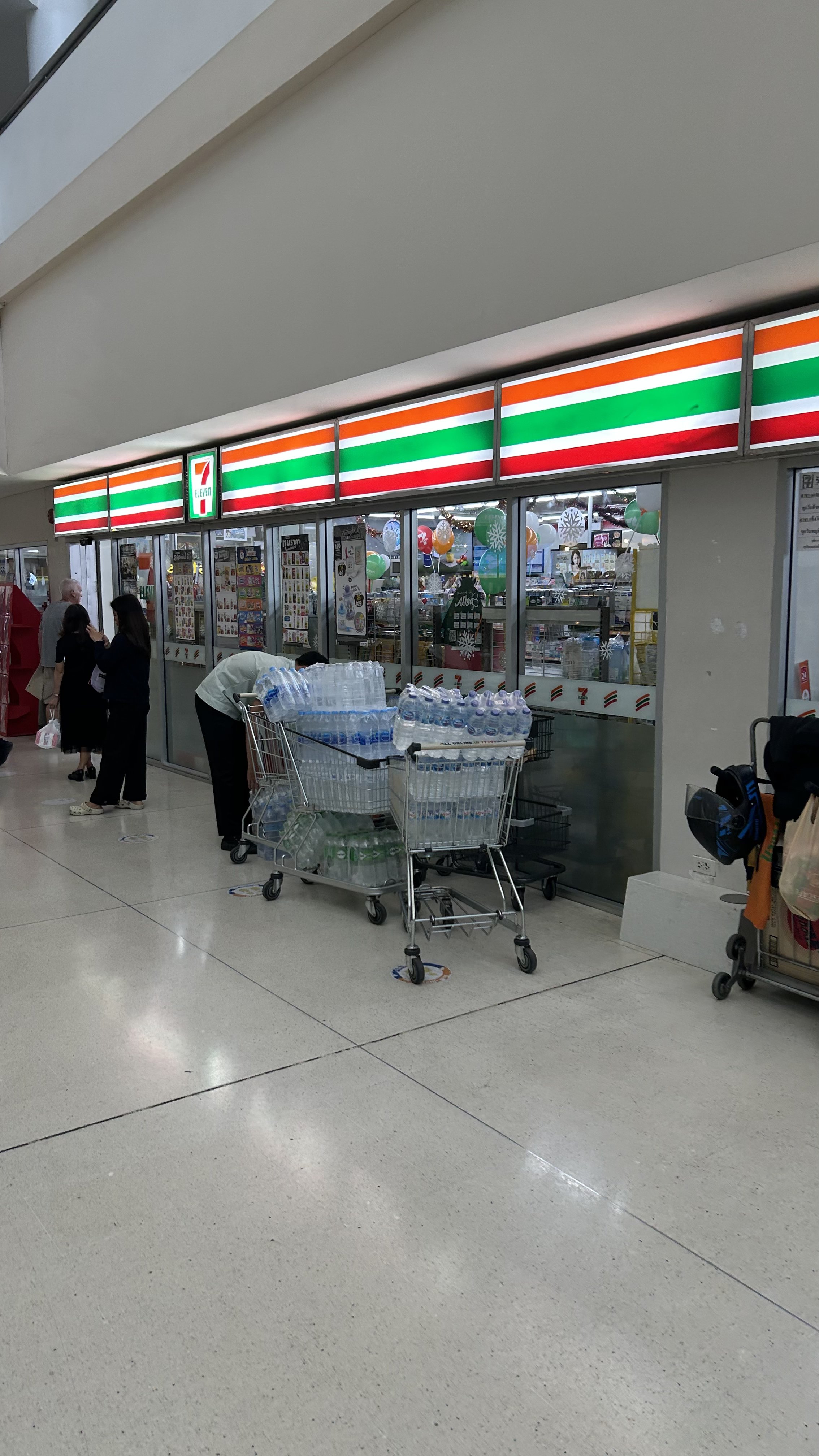 7-Eleven ພາຍໃນສູນລາດສະການ